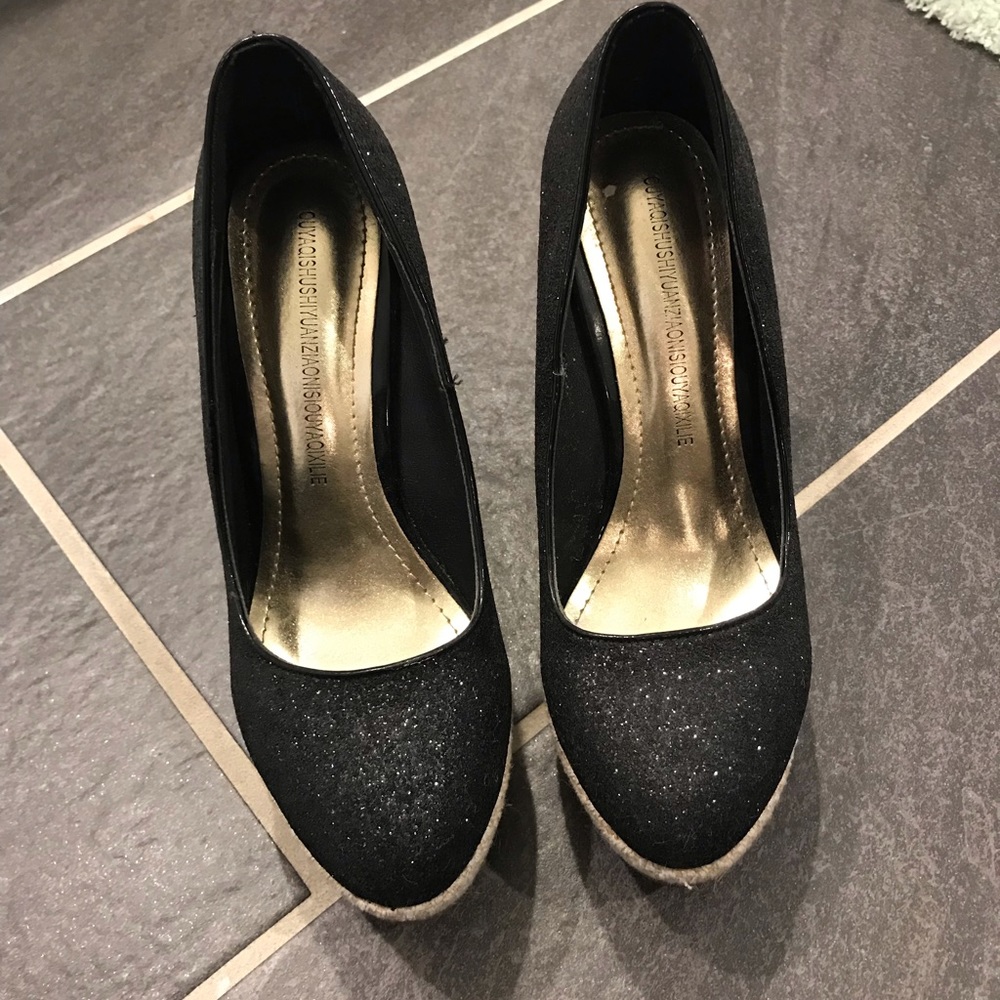 Sparkly black wedges